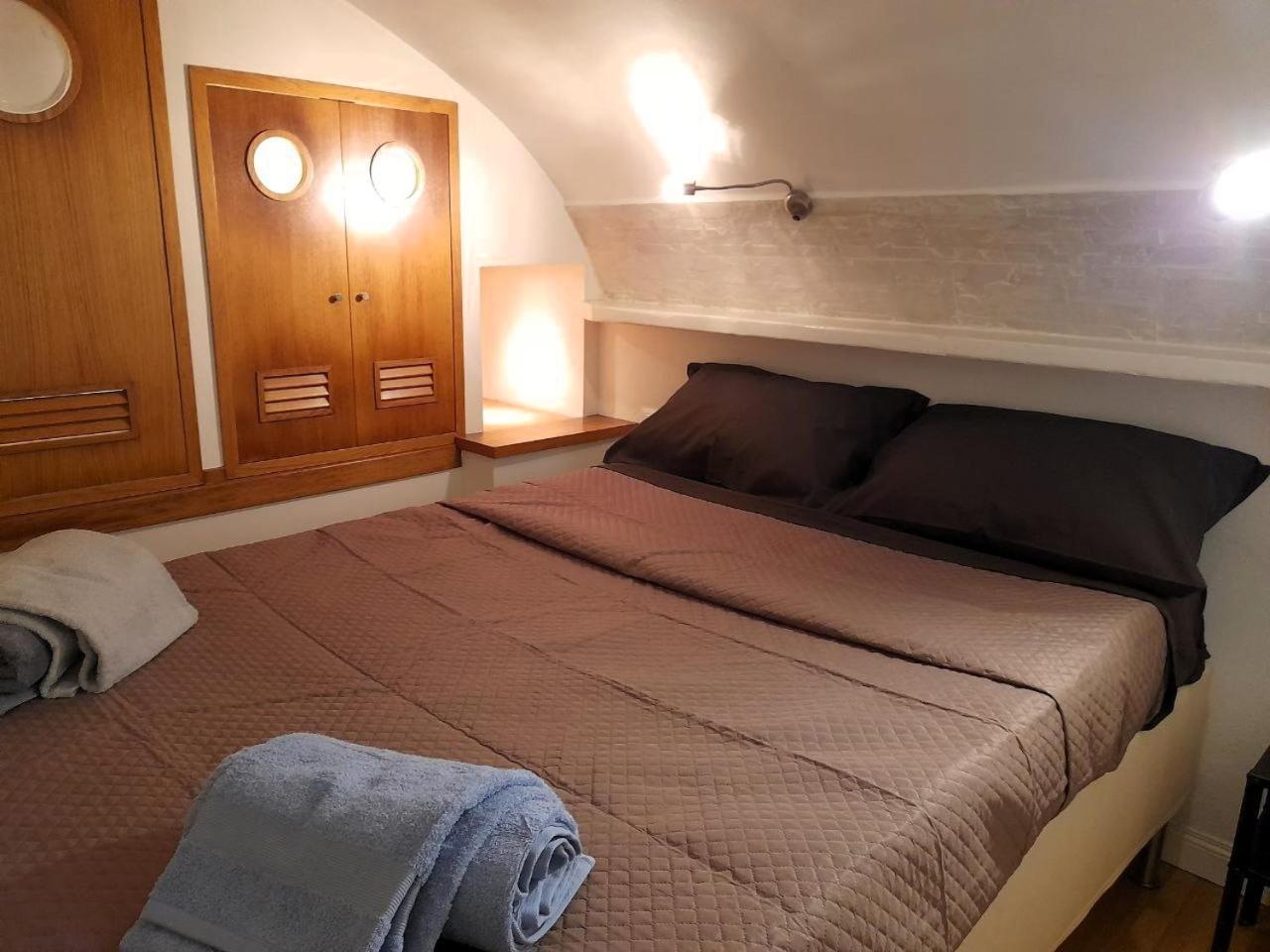 Toledo 27, A Due Passi Da Piazza Del Plebiscito Apartman Nápoly Kültér fotó